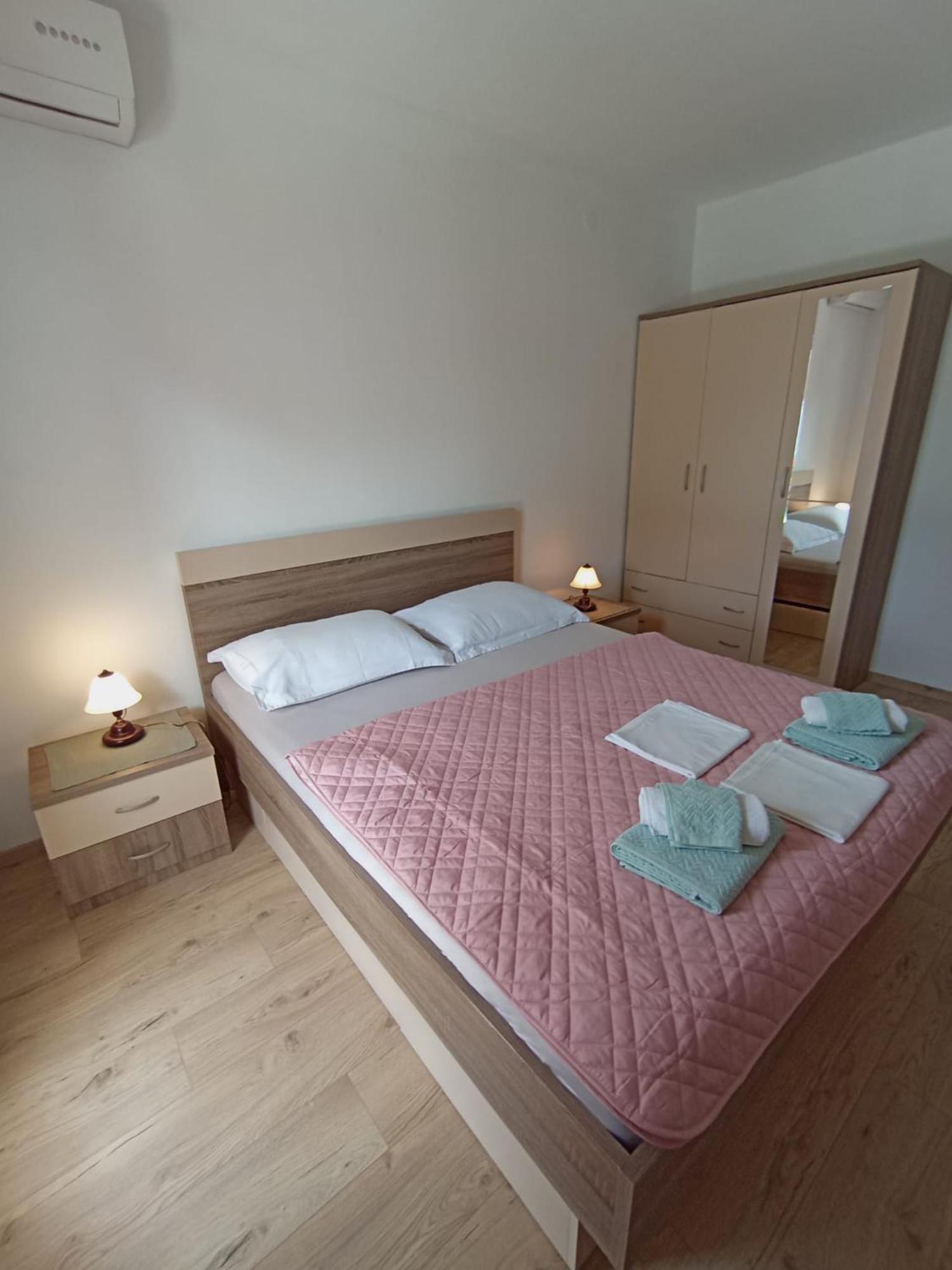 Family Apartments Leona Makarska Ngoại thất bức ảnh