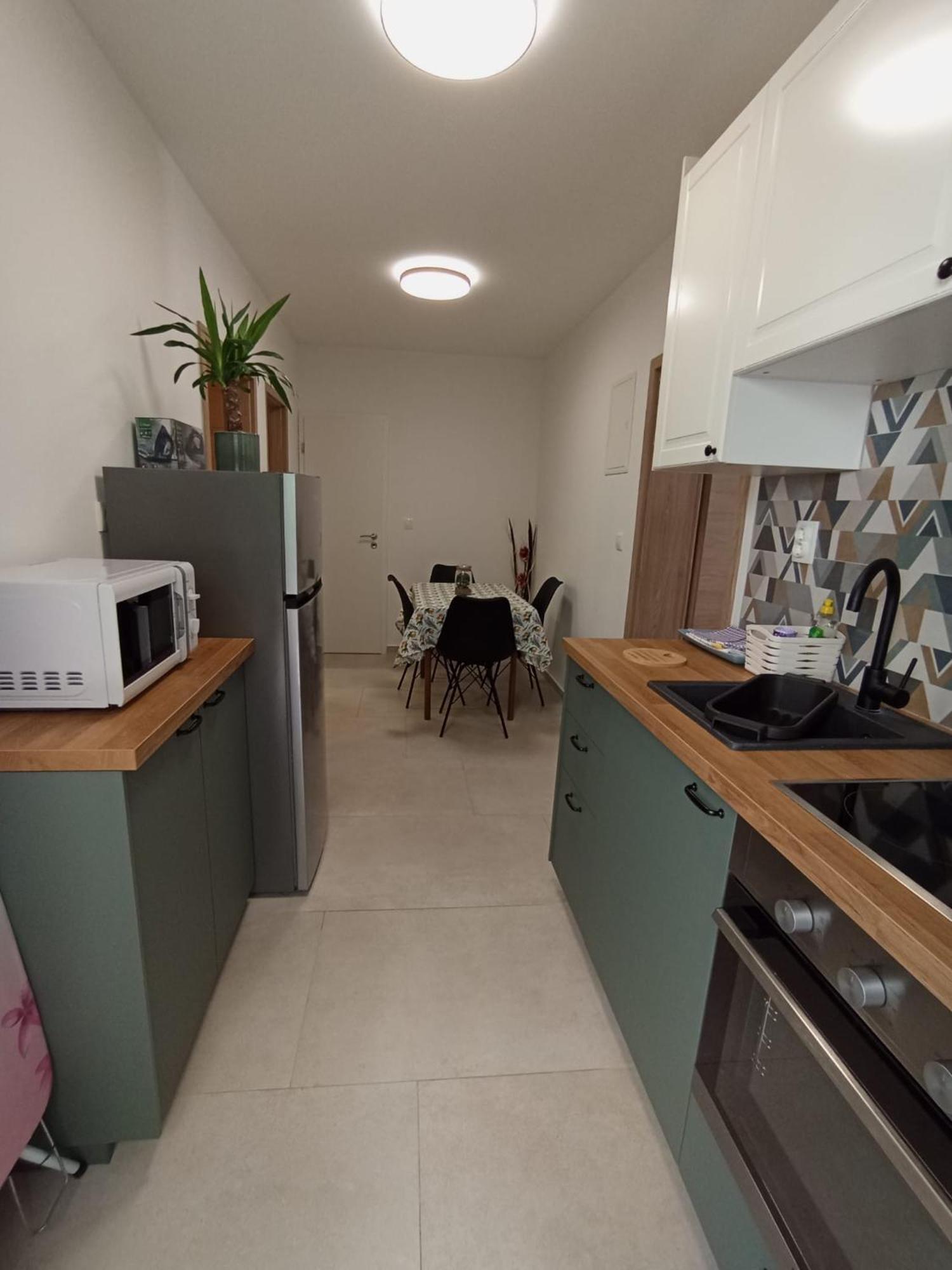 Family Apartments Leona Makarska Ngoại thất bức ảnh