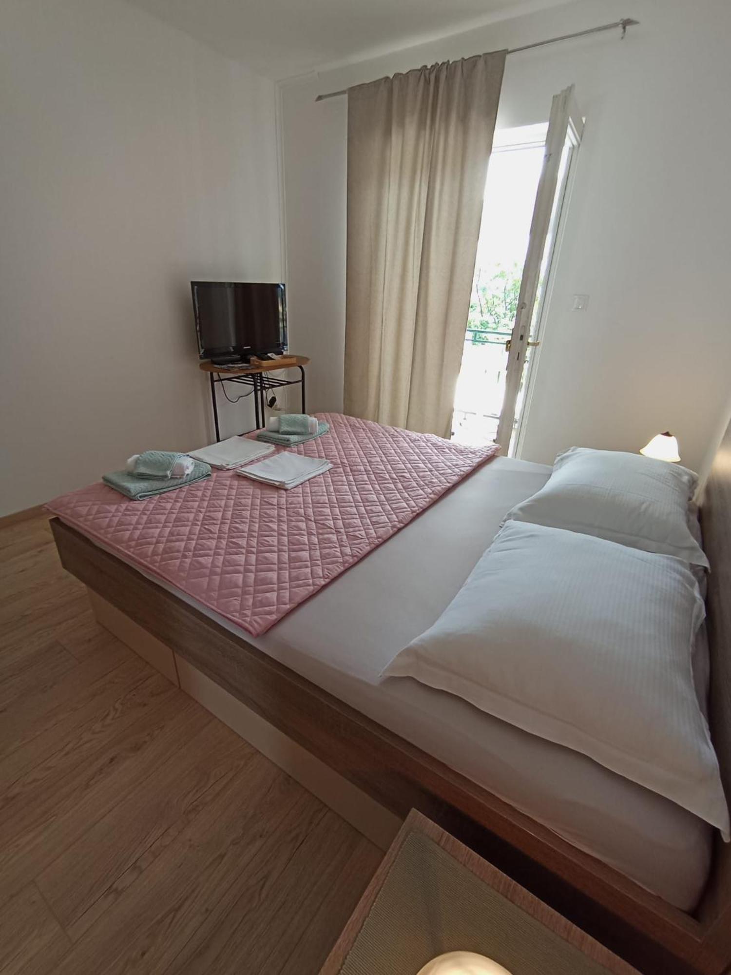 Family Apartments Leona Makarska Ngoại thất bức ảnh