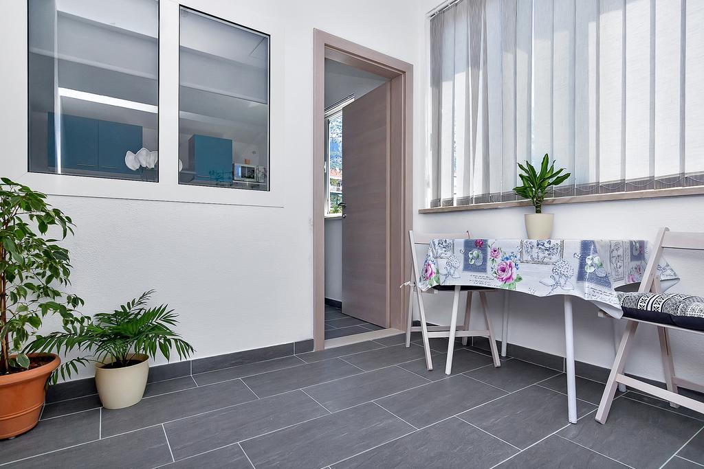 Family Apartments Leona Makarska Ngoại thất bức ảnh