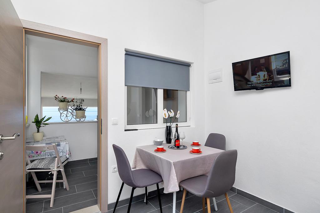 Family Apartments Leona Makarska Ngoại thất bức ảnh