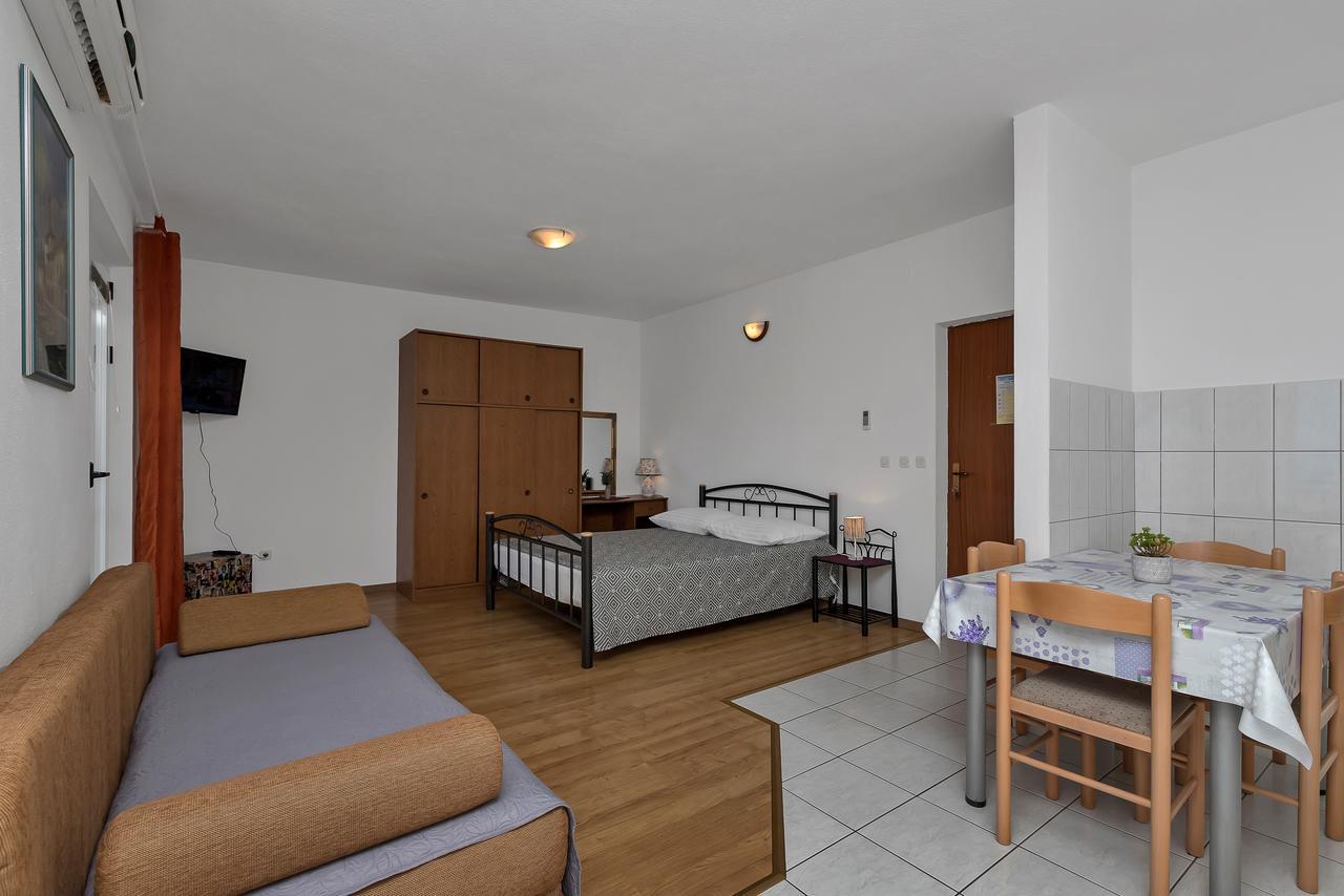 Family Apartments Leona Makarska Ngoại thất bức ảnh