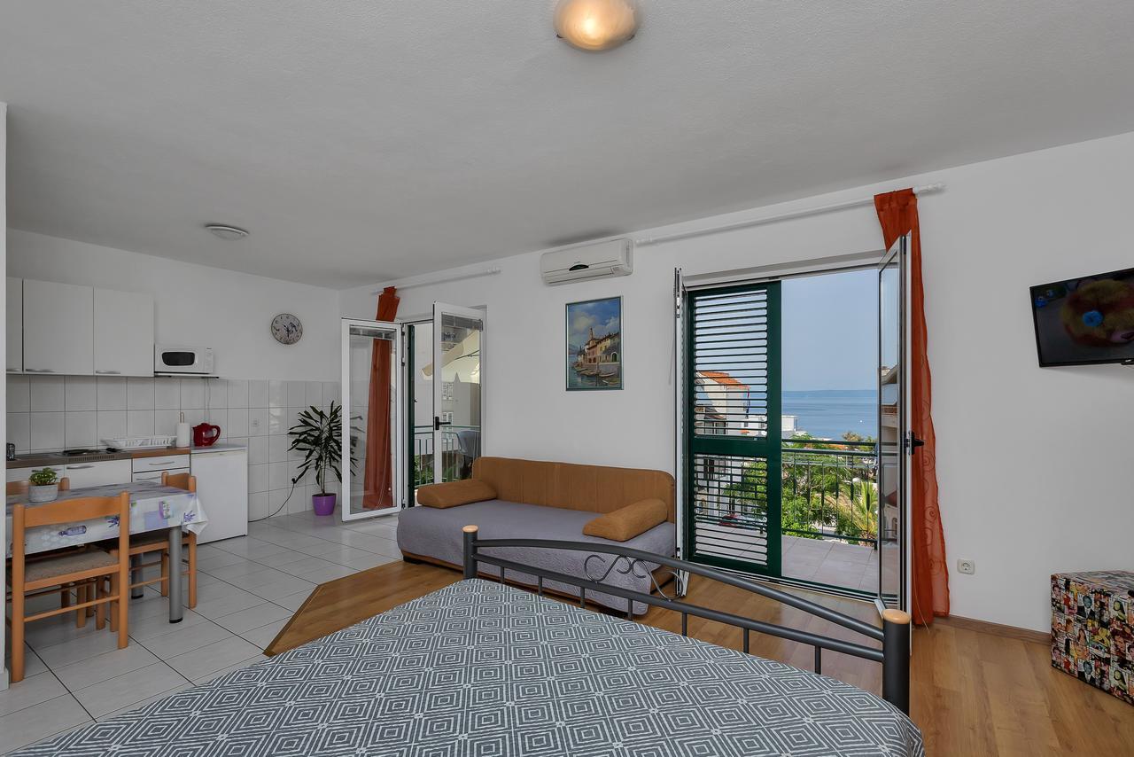 Family Apartments Leona Makarska Ngoại thất bức ảnh