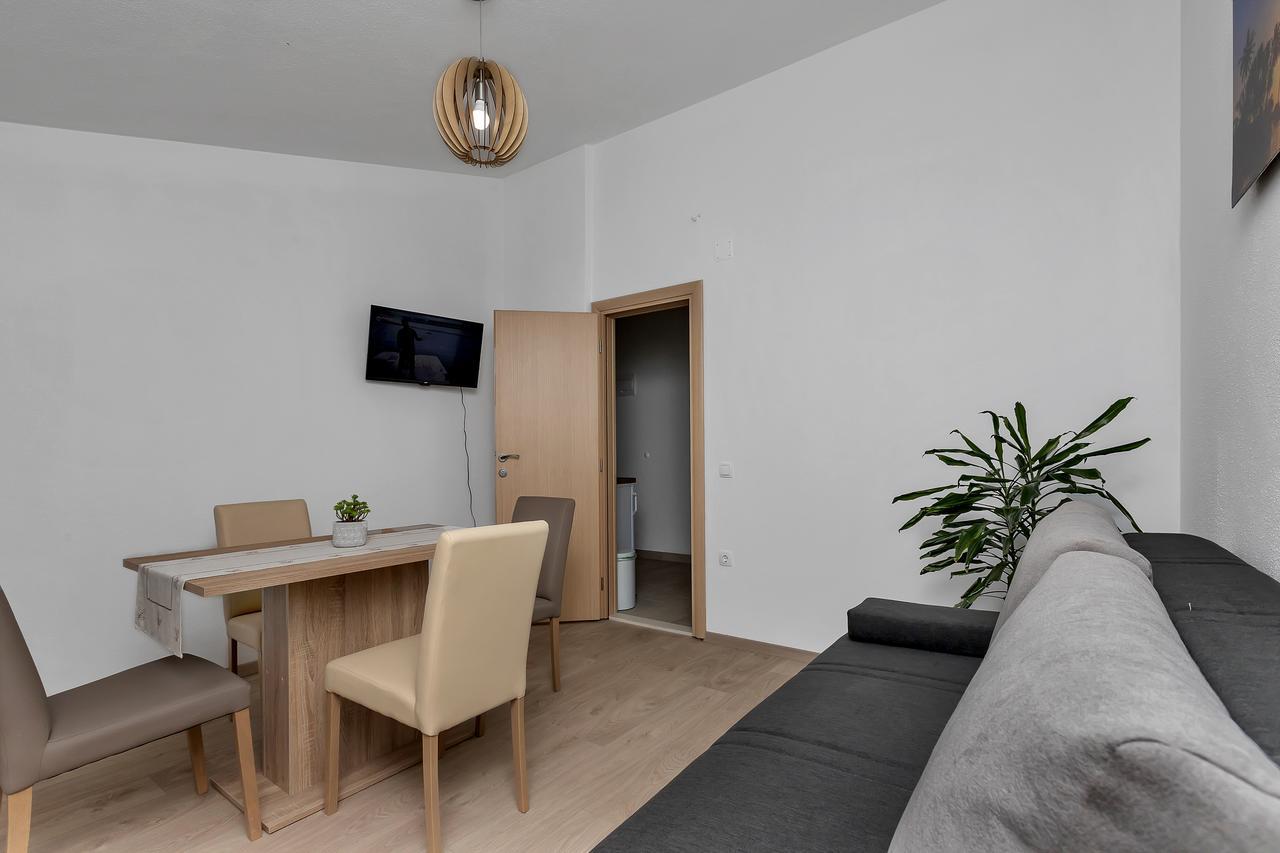 Family Apartments Leona Makarska Ngoại thất bức ảnh