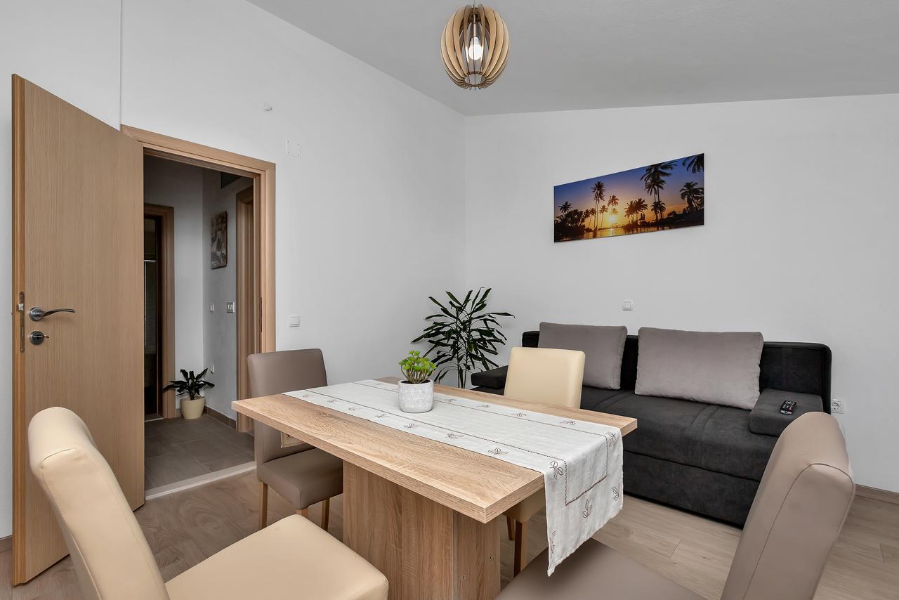 Family Apartments Leona Makarska Ngoại thất bức ảnh