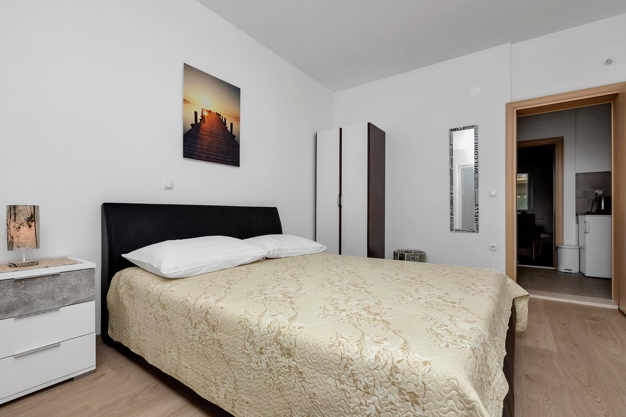 Family Apartments Leona Makarska Ngoại thất bức ảnh